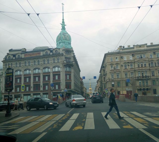 One of St Pete's many, many nice buildings. Note the golden spire of the Admiralty building in the distance.